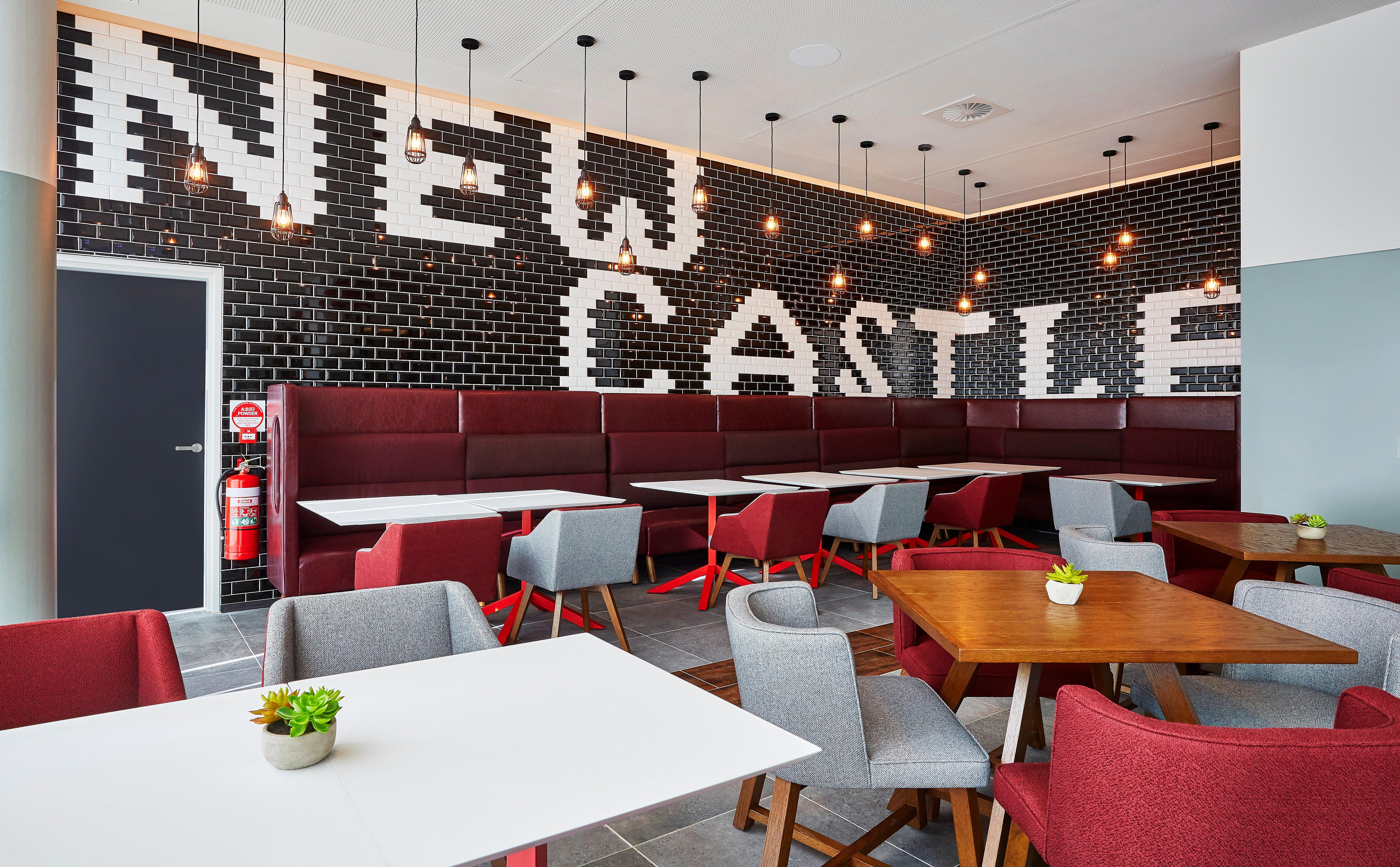 Holiday Inn Express Newcastle By Ihg Exterior photo