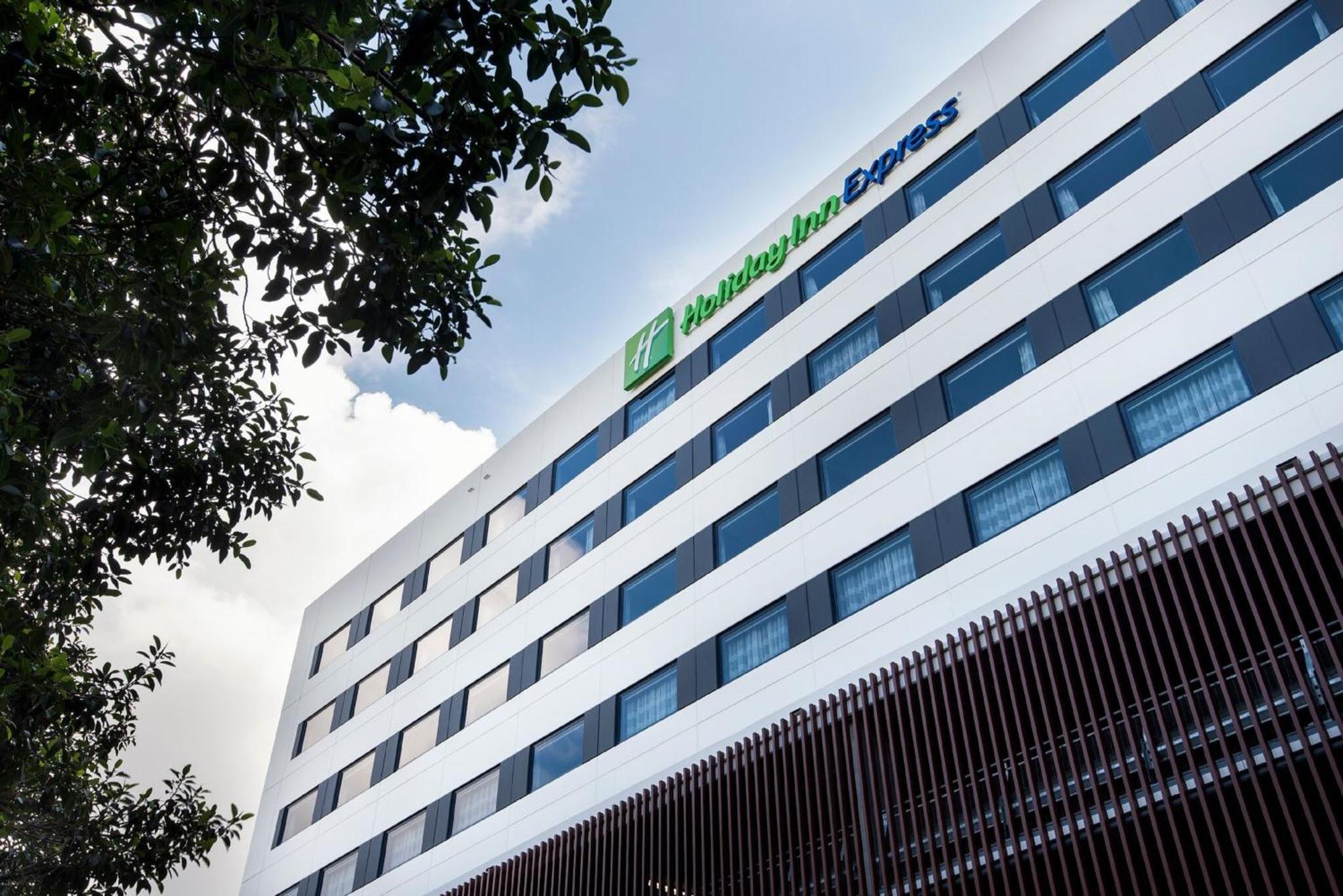 Holiday Inn Express Newcastle By Ihg Exterior photo