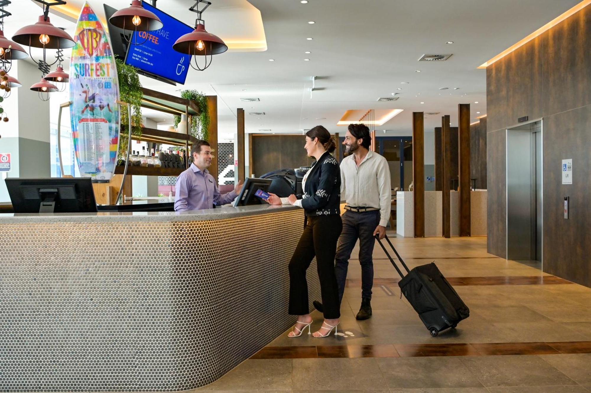 Holiday Inn Express Newcastle By Ihg Exterior photo